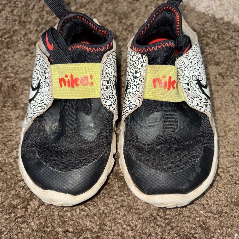 Nike Kids Black and Yellow Sneakers
